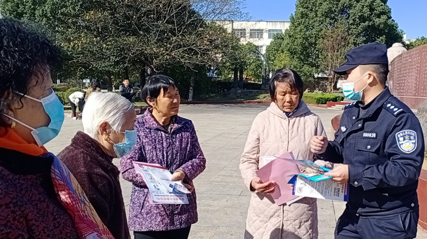 圖為開(kāi)展消防安全知識(shí)宣傳.jpg