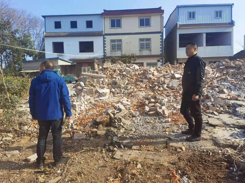 吳俊杰：奔跑在拆遷路上.jpg