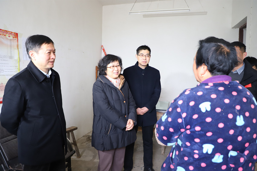 黃甲鎮(zhèn)水嶺村困難群眾家中1.JPG