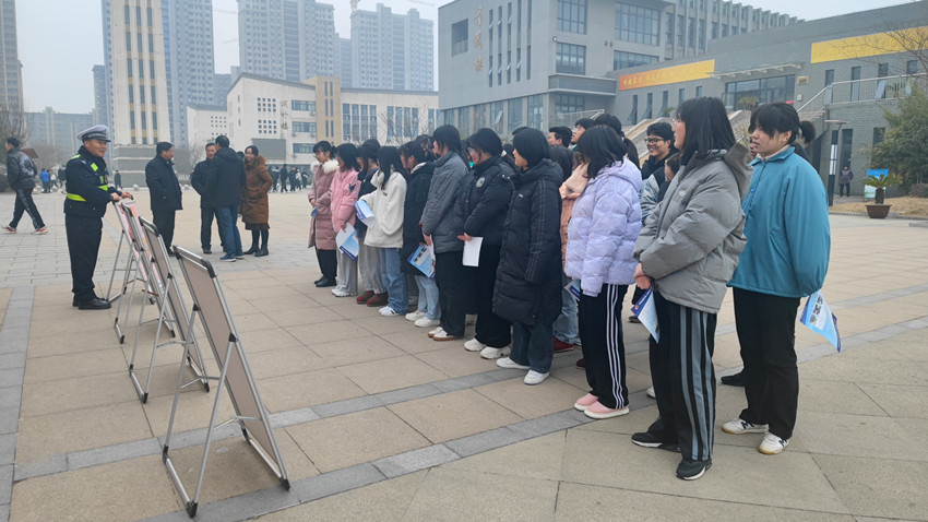 市公安局交警大隊：多措并舉 助力春運保平安.jpg