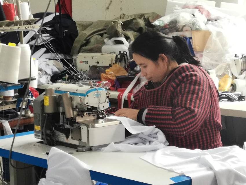 圖為就業(yè)幫扶車間里<div   id=