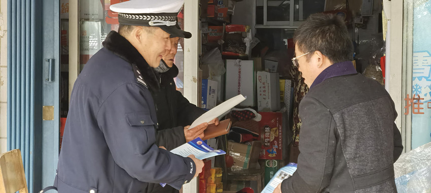 市公安局交警大隊：多措并舉 助力春運保平安2.jpg