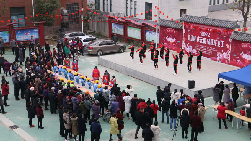 （張德恒主任攝）桐城市“包湯圓 慶元宵 情暖環(huán)衛(wèi)工”活動(dòng)在雙新園區(qū)開展.jpg