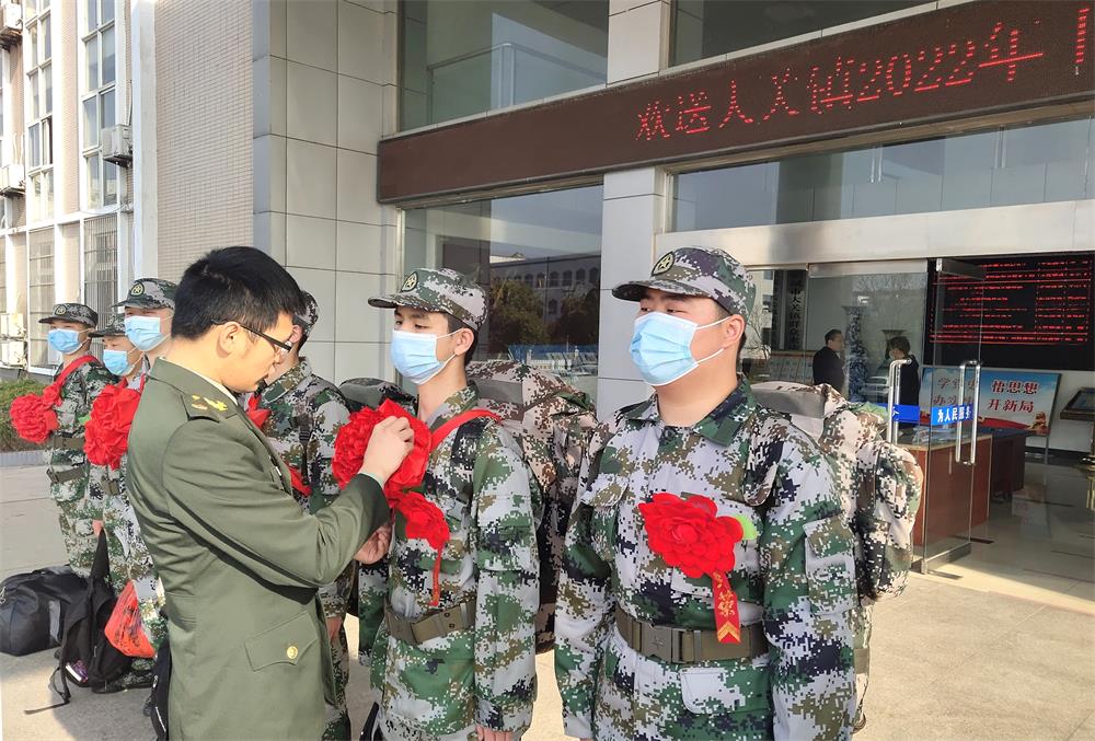 大關(guān)鎮(zhèn)：不負(fù)青春勇前行  踏上軍旅新征程.jpg