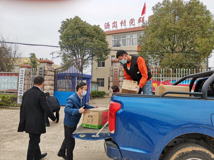 圖為范崗鎮(zhèn)物資捐贈(zèng)現(xiàn)場3.jpg
