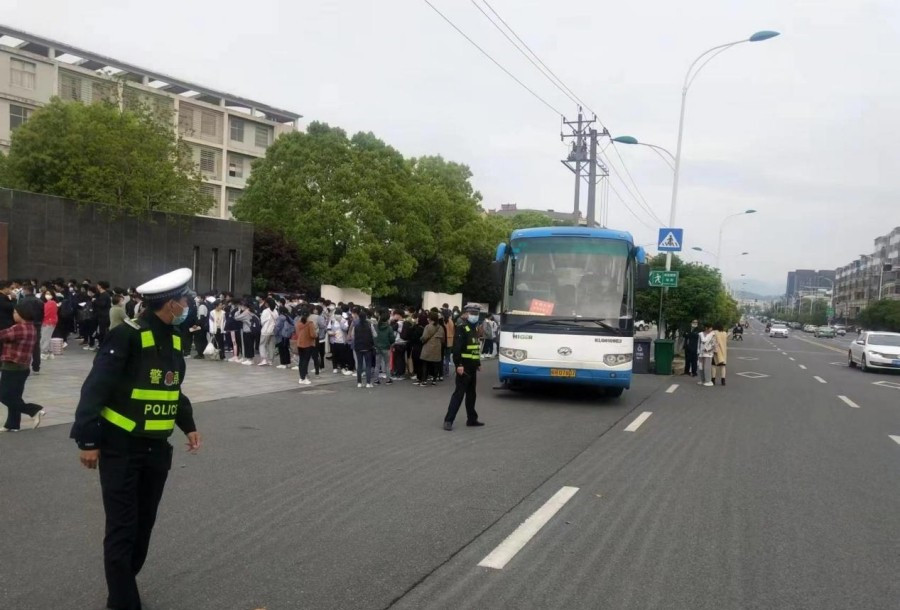 交警.jpg