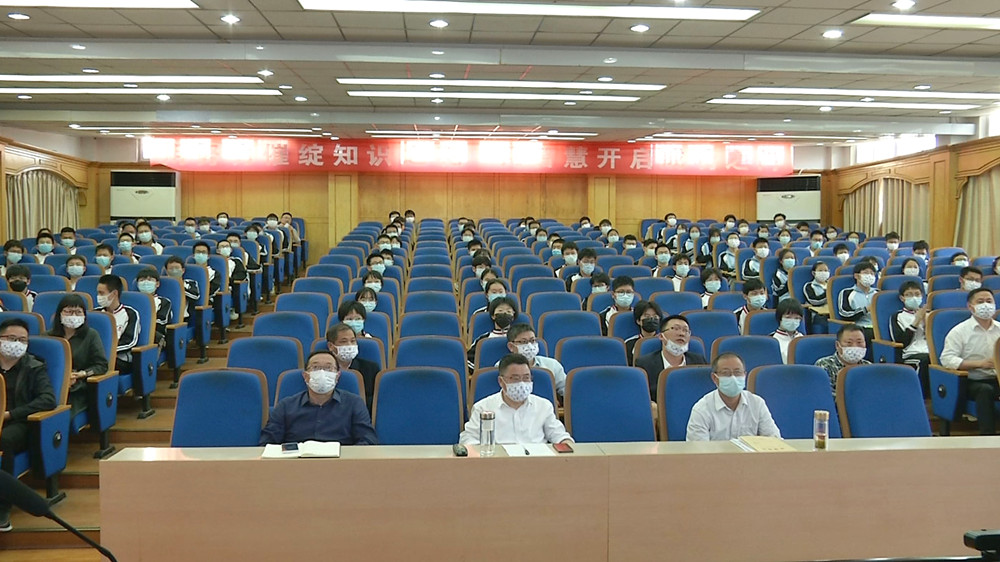 圖為講座現(xiàn)場<div   id=