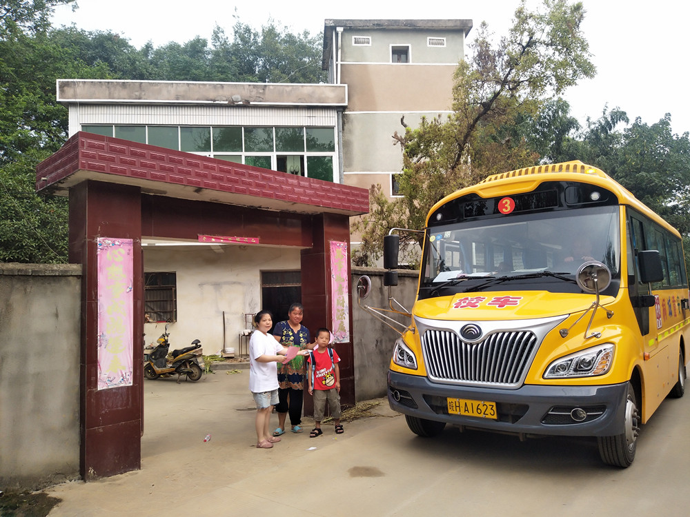 校車開到家門口，我們很放心.jpg
