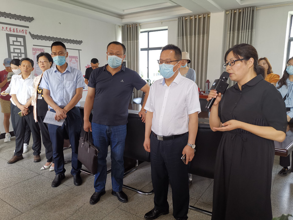采訪團(tuán)赴市政協(xié)社法委六尺巷委員工作室采風(fēng)<div   id=