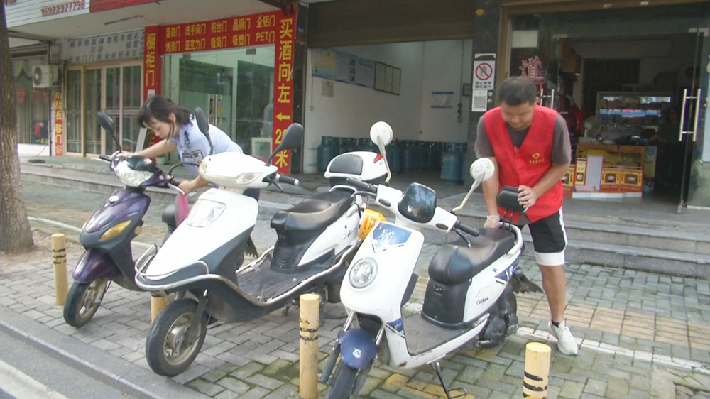 圖為志愿者車擺放整齊.jpg