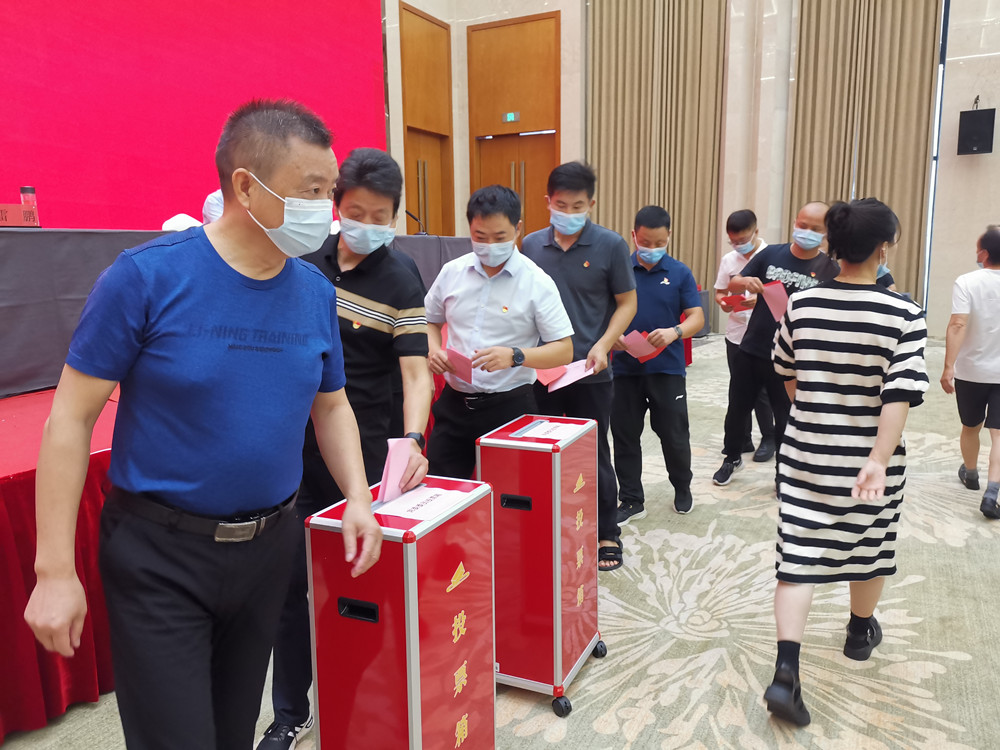 圖為投票選舉現(xiàn)場<div   id=