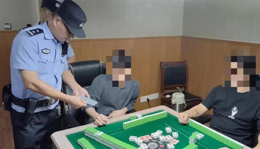 桐城公安開展夏夜治安巡查宣防第三次集中統(tǒng)一行動5.jpg