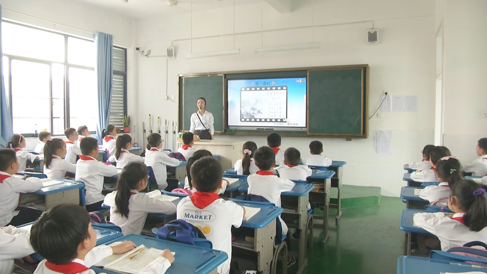 圖為開(kāi)展推廣普通話主題班會(huì).jpg