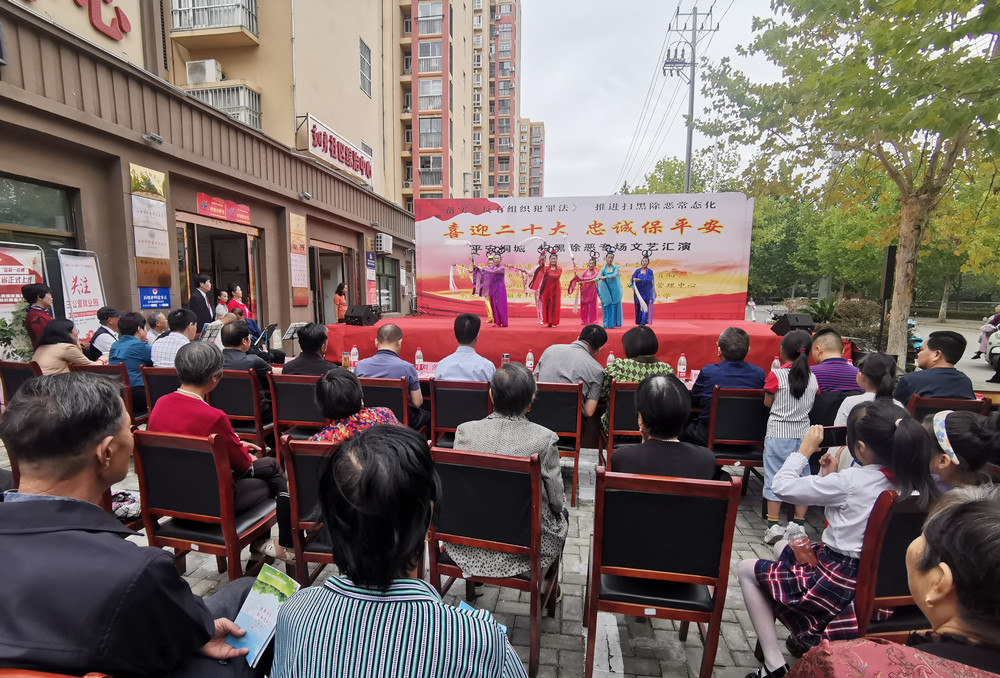 圖為演出現(xiàn)場。.jpg