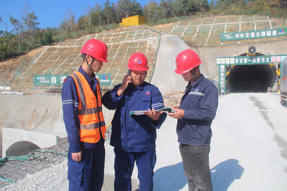 范崗鎮(zhèn)萬元村境內(nèi)，電站工程對外交通公路隧道出口.JPG