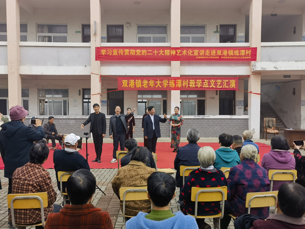 原創(chuàng)節(jié)目 奔向新征程.jpg