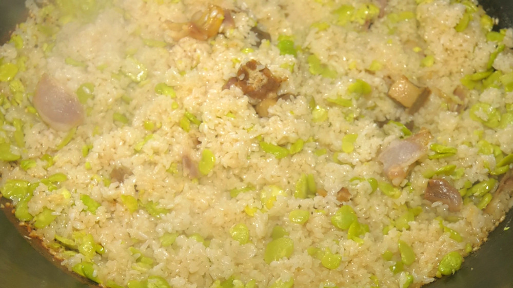 圖為新鮮出鍋的蠶豆飯1.jpg
