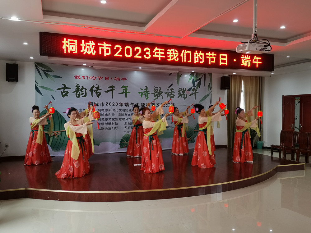 圖為節(jié)目精彩上演。.jpg