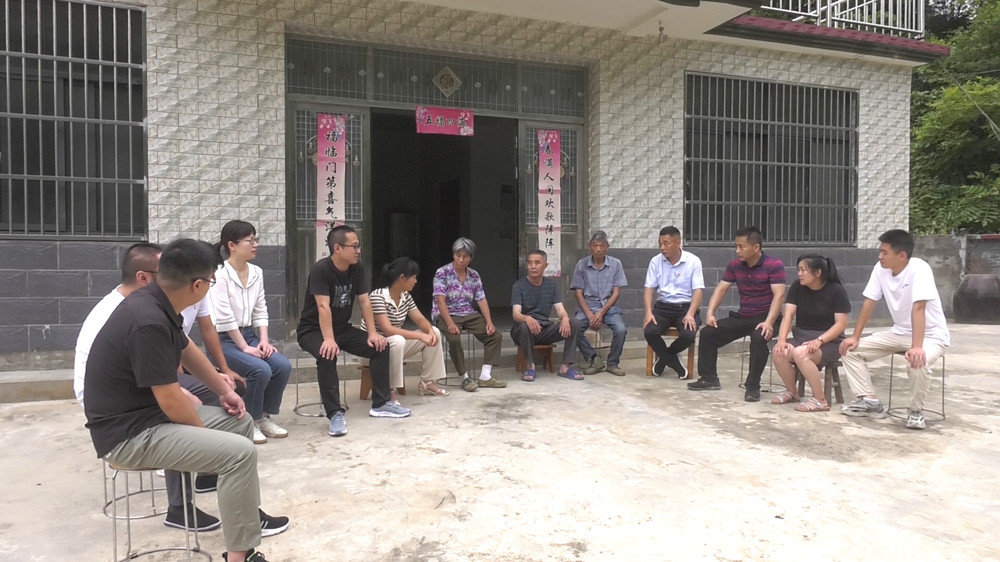 圖為村民說事現場.jpg