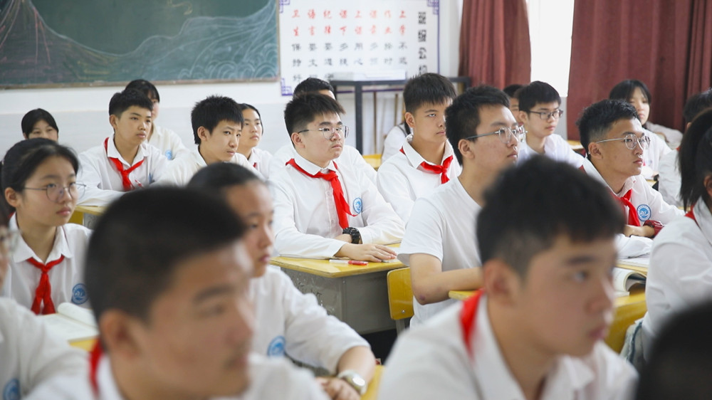 圖為桐城市第二中學(xué)912班開學(xué)第一課現(xiàn)場4.jpg