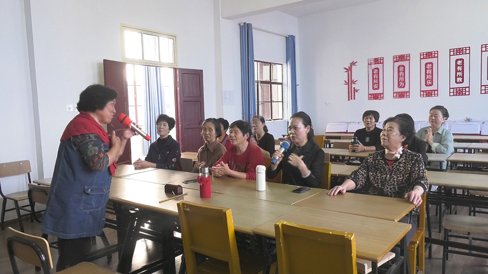 圖為老年學校教學現(xiàn)場.jpg