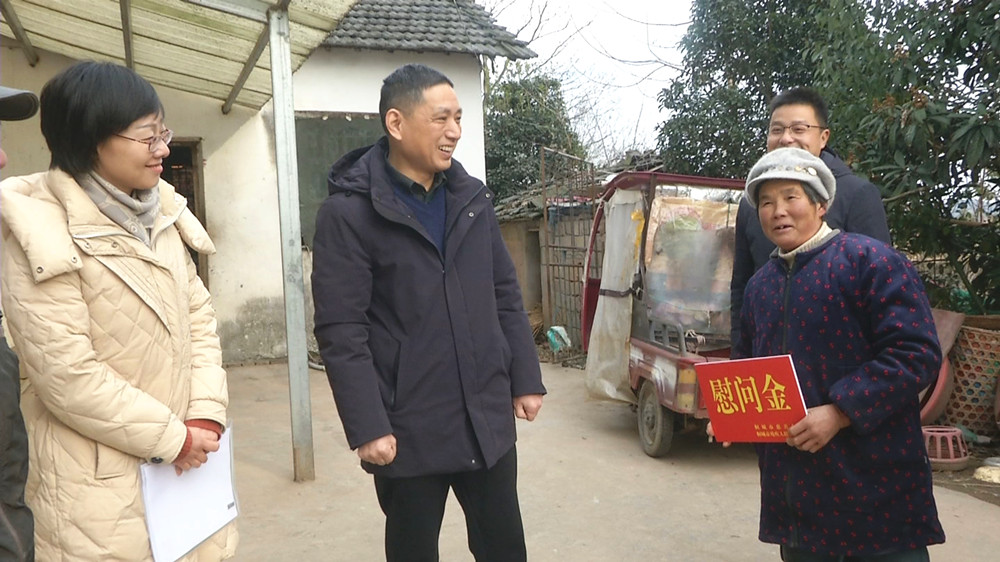 潘主席慰問2.jpg