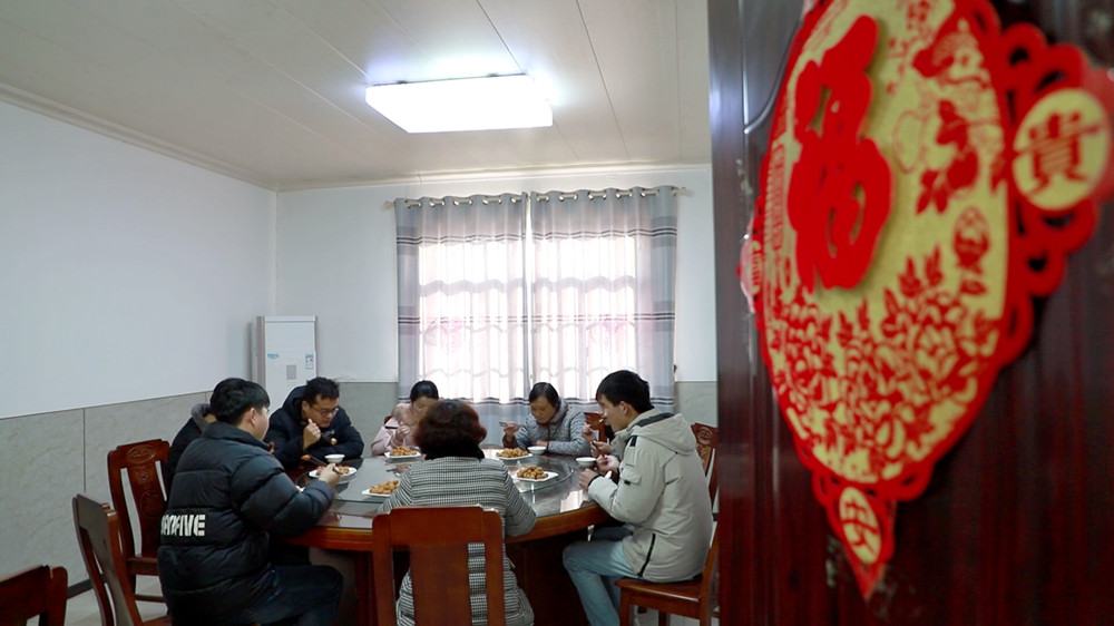 安徽桐城：手工炸魚圓 濃濃團(tuán)圓味（桐城臺[00_09_29][20240127-124435].jpg