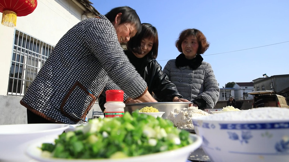 安徽桐城：手工炸魚圓 濃濃團(tuán)圓味（桐城臺[00_06_32][20240127-124230].jpg
