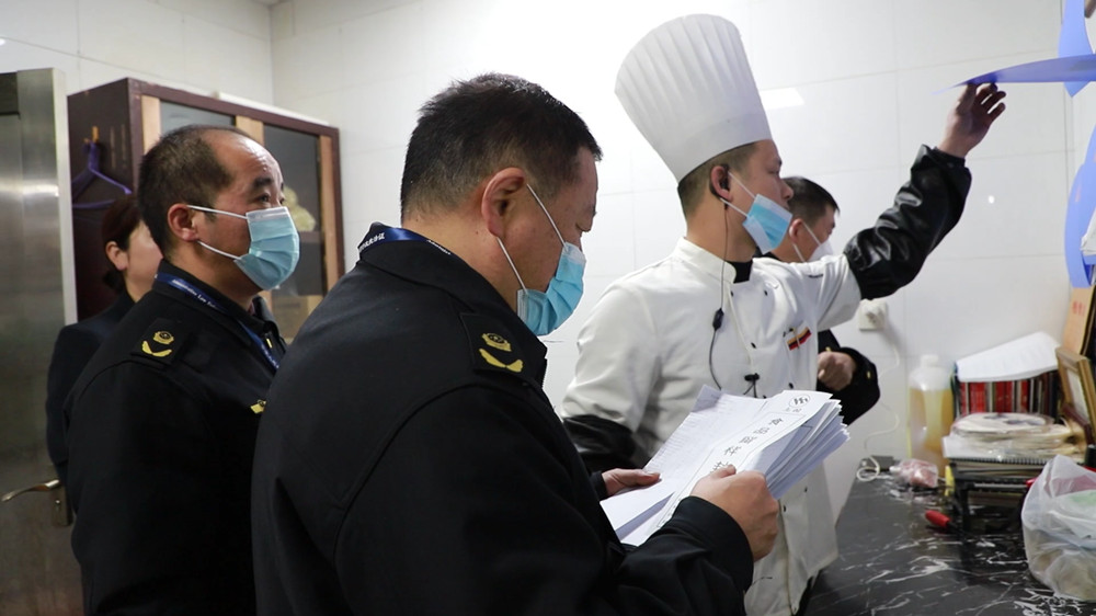 安徽桐城：“年夜飯”專(zhuān)項(xiàng)檢查 守護(hù)舌尖上[00_00_54][20240130-154442].jpg
