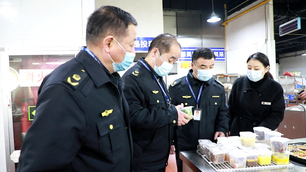 安徽桐城：“年夜飯”專(zhuān)項(xiàng)檢查 守護(hù)舌尖上[00_04_44][20240130-154511].jpg