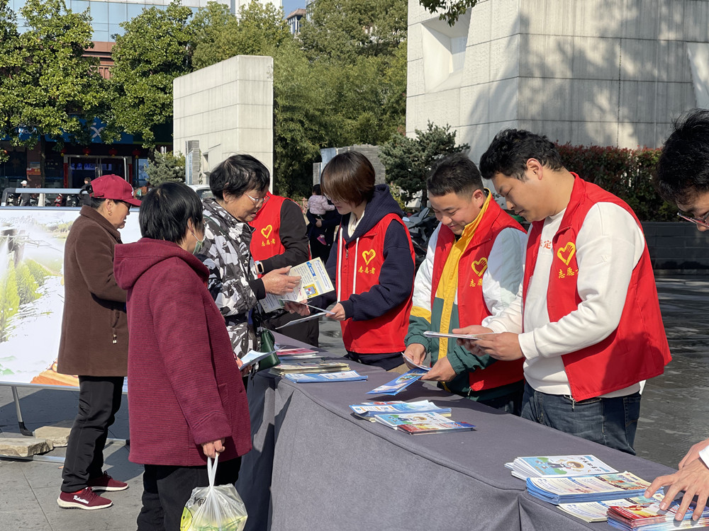 圖為“世界水日”“中國(guó)水周”宣傳活動(dòng)現(xiàn)場(chǎng)_副本.jpg