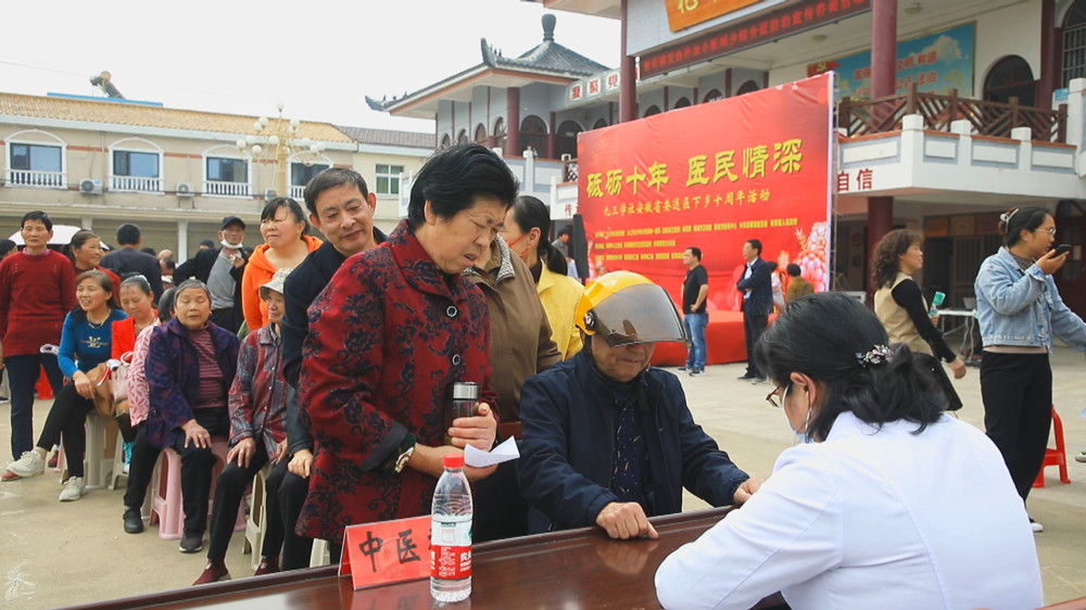 圖為義診現(xiàn)場(chǎng)4.jpg