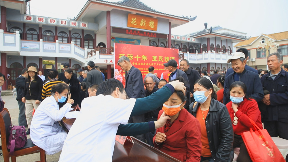 圖為義診現(xiàn)場(chǎng)(1).jpg
