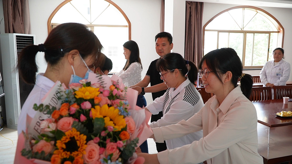 圖為慰問現(xiàn)場。.jpg