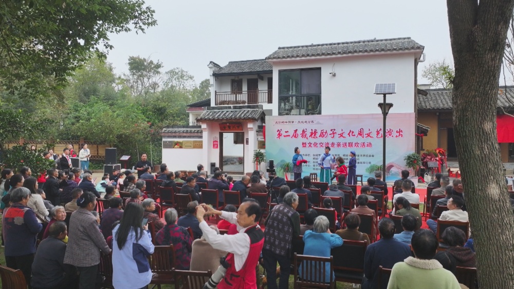圖為嬉子湖第二屆裁襟勵子文化周開幕式現(xiàn)場.jpg