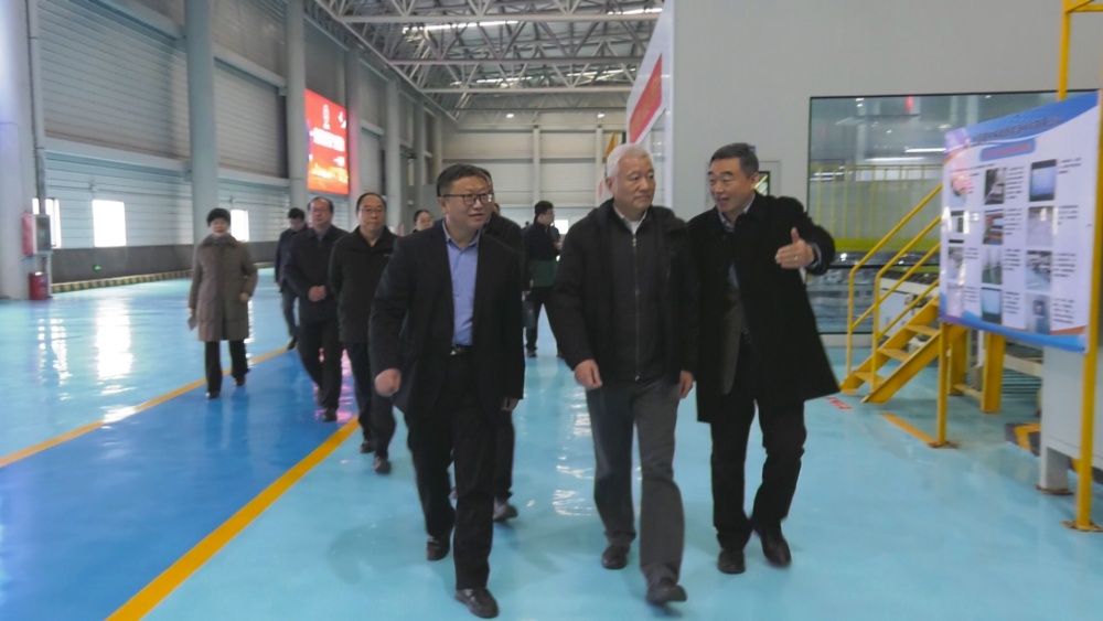 圖為調(diào)研組一行在中建材桐城新能源材料有限公司調(diào)研1<div   id=