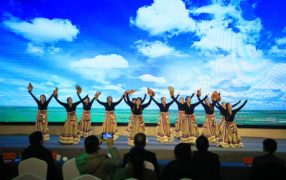/uploads/image/2025/01/03/0192afdc716dc5b35cba845466eabe19.jpg 10慈善晚會(huì)10_副本.jpg