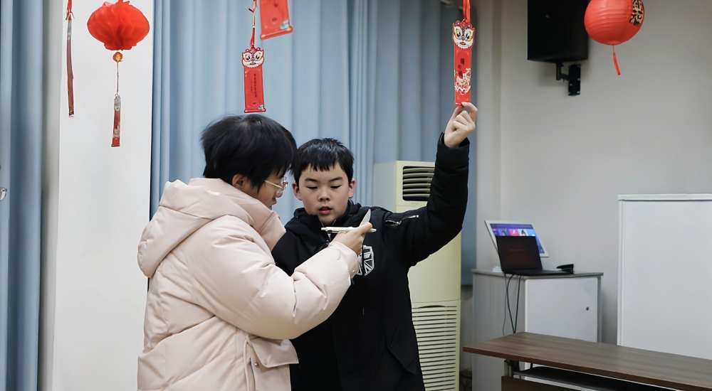圖為猜燈謎現(xiàn)場2.jpg