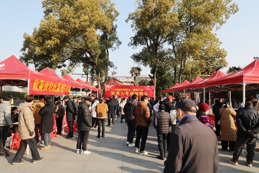 圖為招聘會(huì)現(xiàn)場 (1).JPG