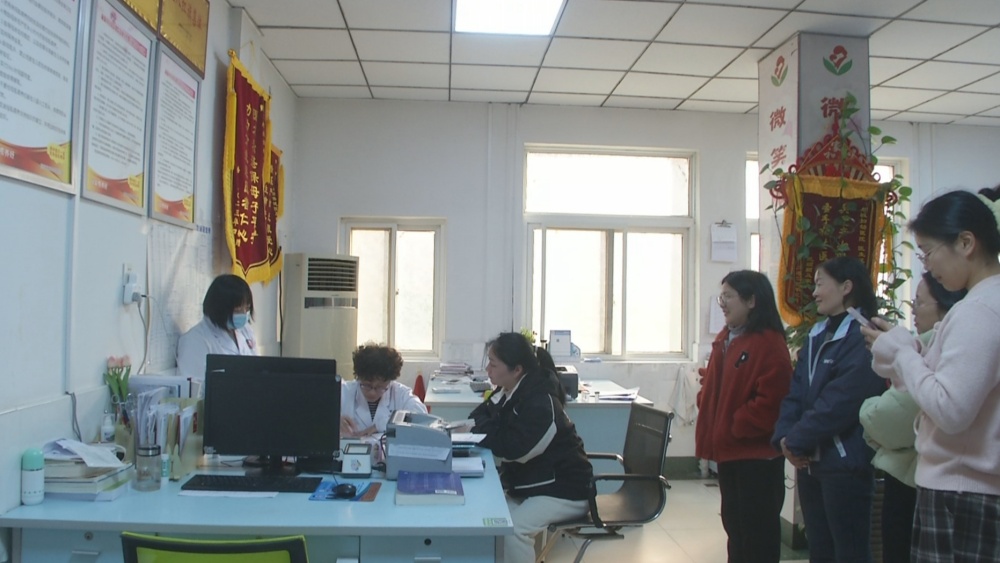 關愛健康活動-企業(yè)員工到婦幼保健院參加免費兩癌檢查.jpg