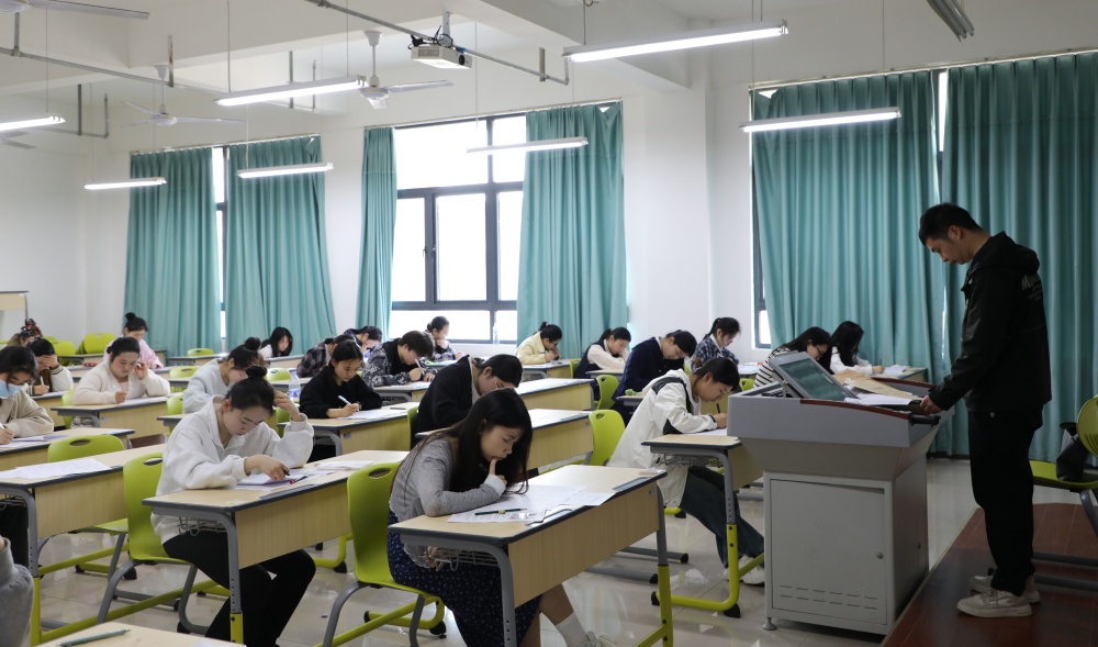 圖為考試現(xiàn)場(chǎng)(1).JPG