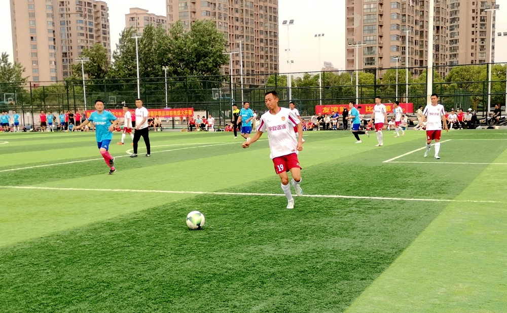 /uploads/image/2025/05/19/9dfcb81d14efaa009a73c2eb01ca89df.jpg 足球比賽現(xiàn)場(chǎng).jpg