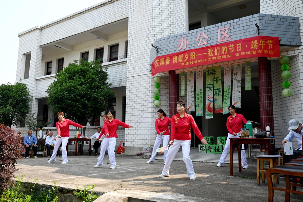 圖為柔力球表演_副本.png