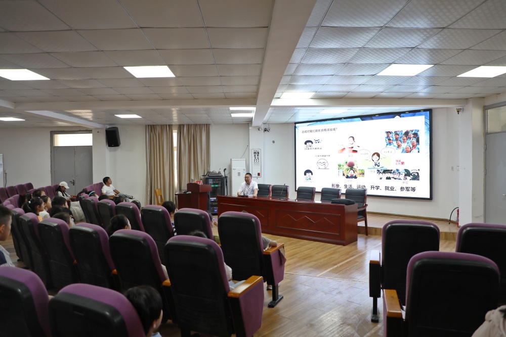 0605圖為進(jìn)校園科普.JPG