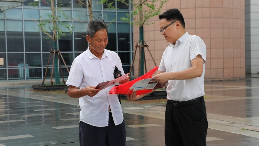 桐城市開展第十八個(gè)國際檔案日宣傳活動(dòng)[00-00-48][20250609-104352438].jpg