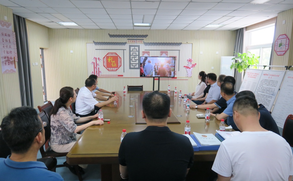 /uploads/image/2025/08/13/ba9dba6805fddd8cf41ad940224f0cdc.JPG 雙方在六尺巷委員工作室交流.JPG